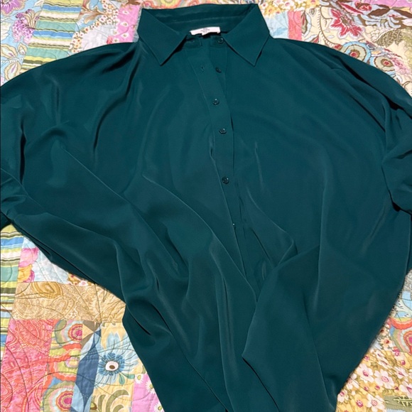 entro Tops - Entro women’s oversized‎ button down.